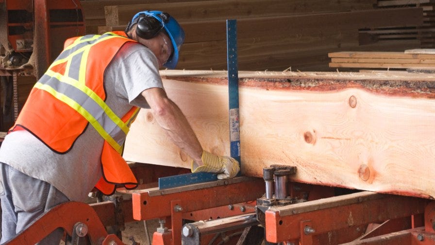 Morris sawmill with hydraulic portable sawmill